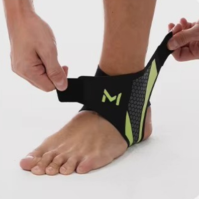 Envuélvelo alrededor del tobillo